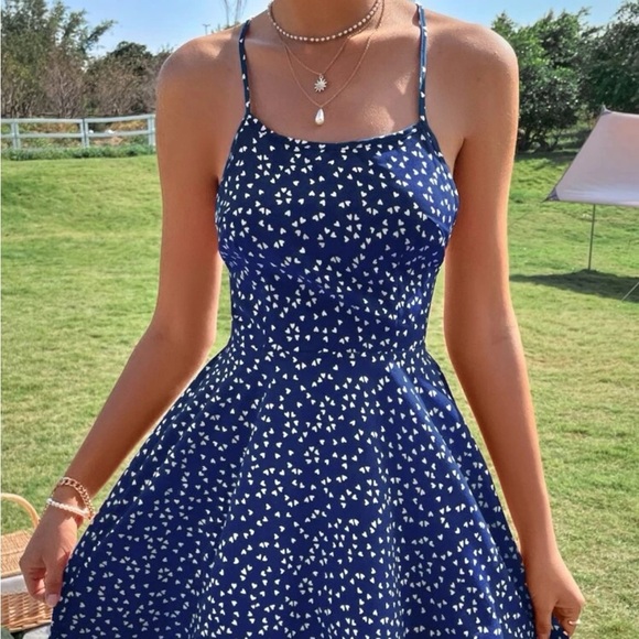 New heart print backless mini dress - Picture 4 of 6